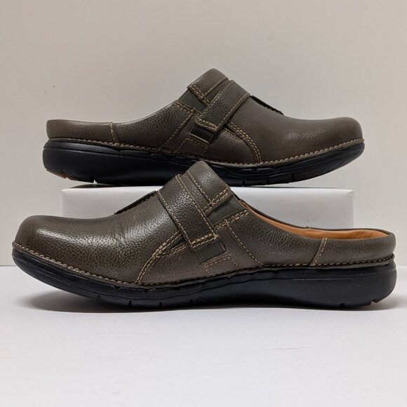 Clarks Unstructured Un Loop Ease Casual Mules in Dark Olive Leather - Picture 8 of 16